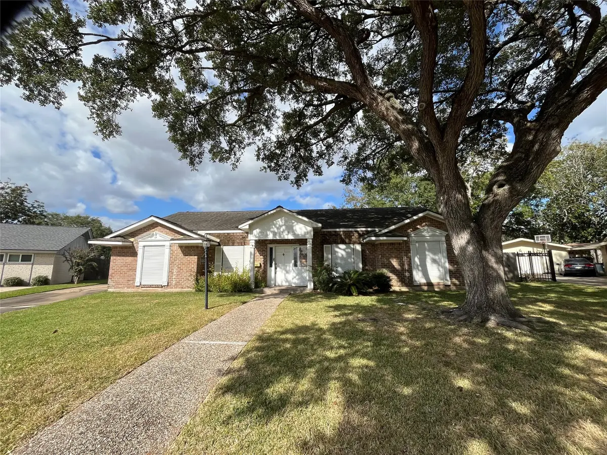 18203 Carriage Lane, Nassau Bay, TX 77058 - Image #1
