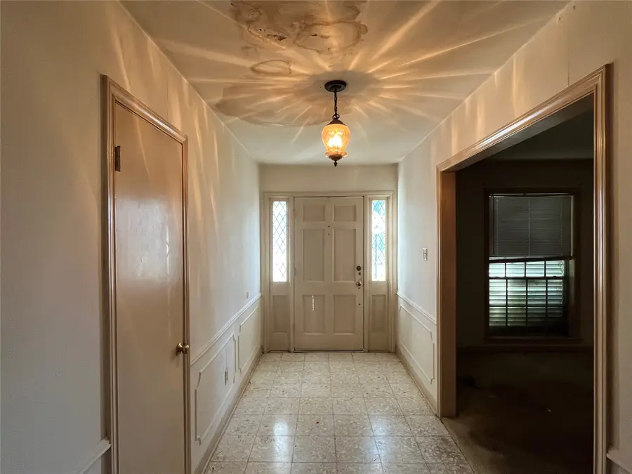 18203 Carriage Lane, Nassau Bay, TX 77058 - Image #3