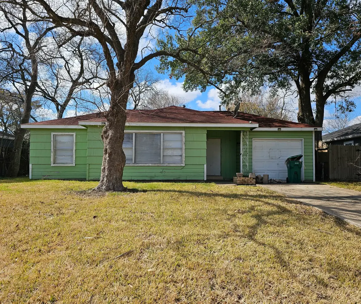 1308 Pecan Dr, Pasadena, TX 77502 - Image #1