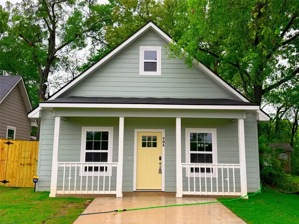 704 W Walnut Street, Longview, TX 75601