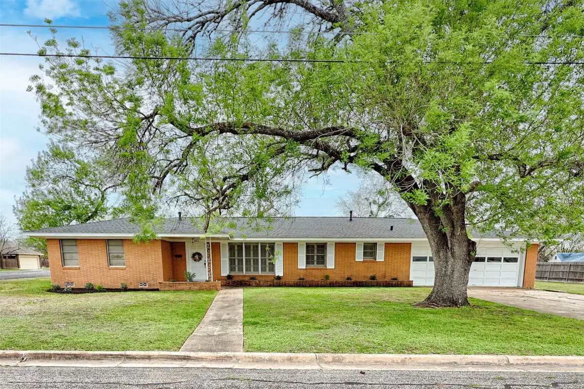 302 Baumgarten Street, Schulenburg, TX 78956 - #1