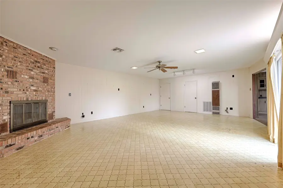 302 Baumgarten Street, Schulenburg, TX 78956 - #3