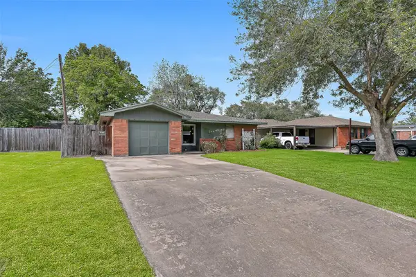 2826 5th Avenue N, Texas City, TX 77590