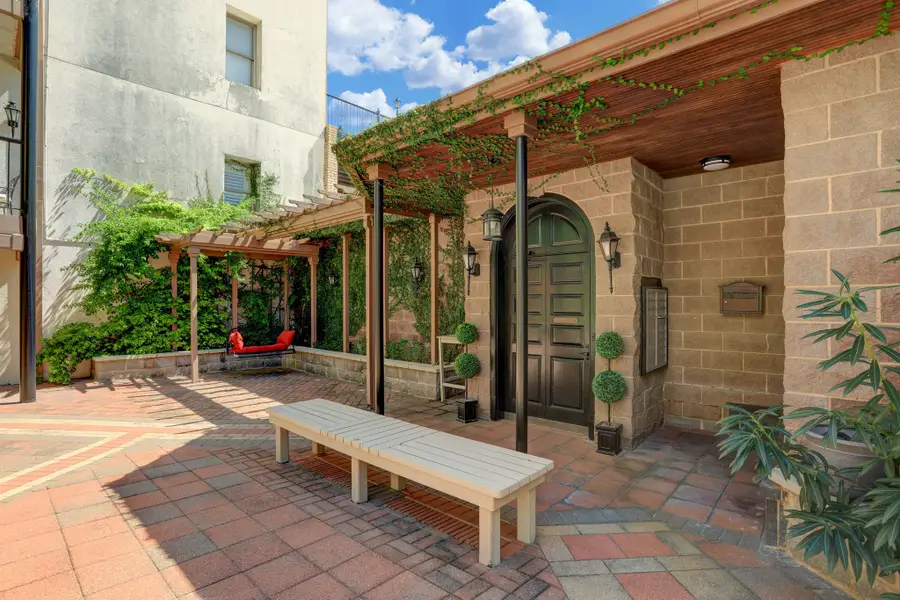 2102 Post Office Street #6, Galveston, TX 77550 - Image #3