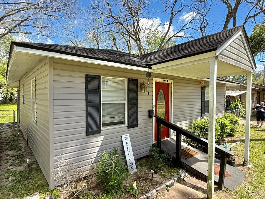 1014 N Arcola Street, Angleton, TX 77515 - #3