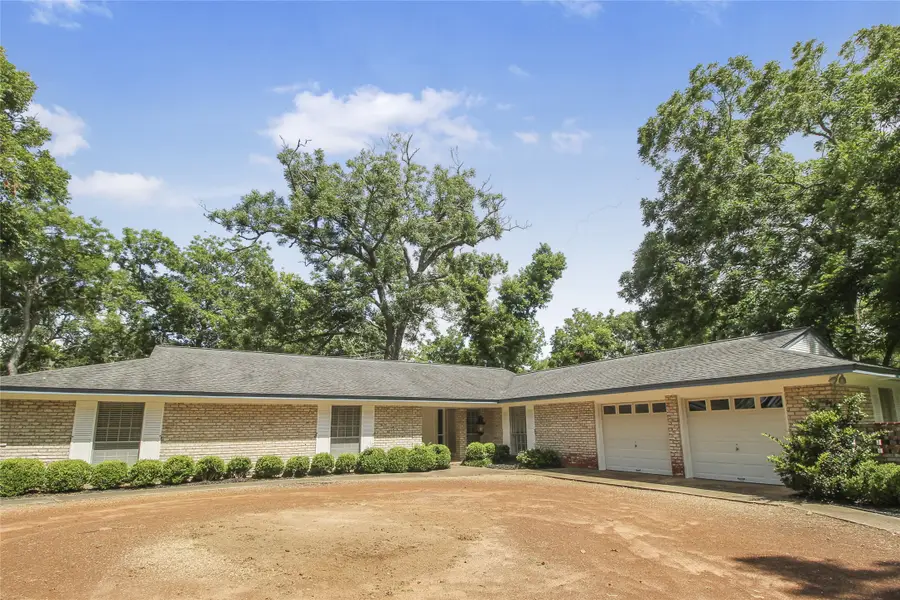 536 Oak Drive, Lake Jackson, TX 77566 - #2