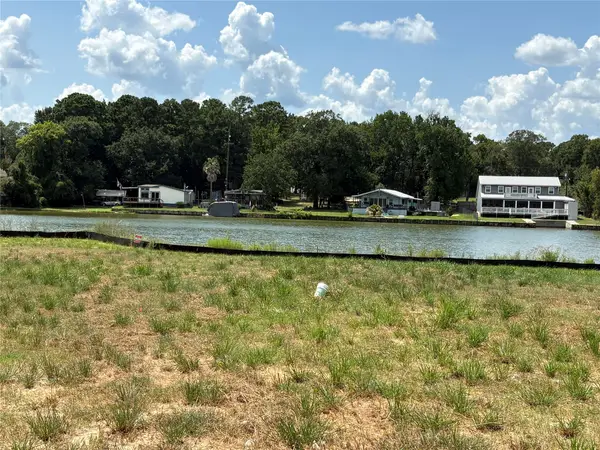 13264 Lake Conroe Bay Road, Willis, TX 77318