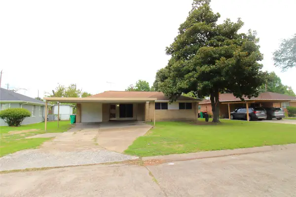 402 Chandler Drive, Baytown, TX 77521
