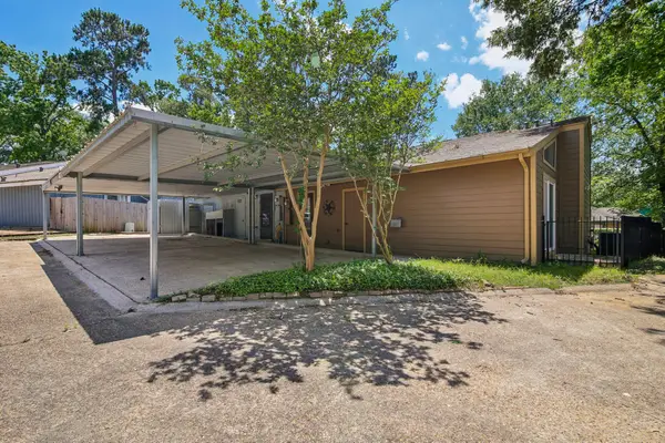 32 April Village, Conroe, TX 77356