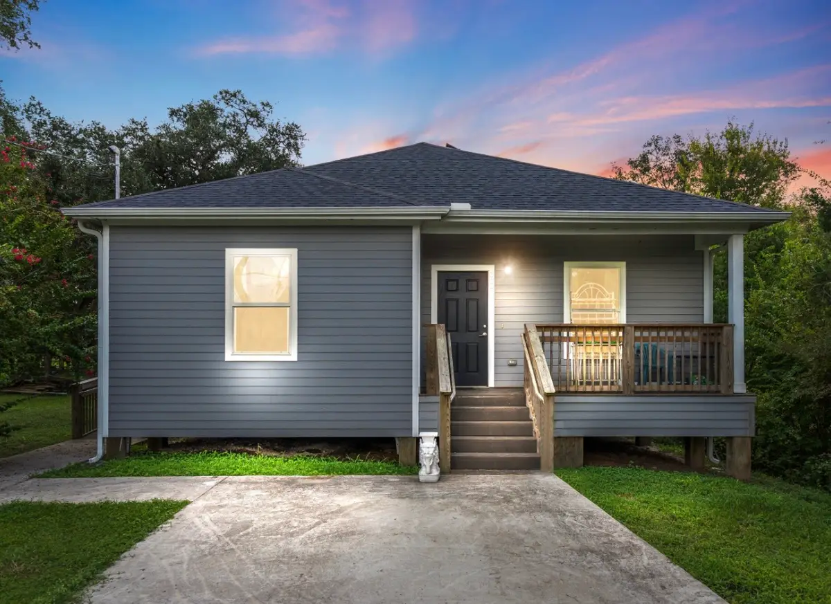 334 Old River Road, Palacios, TX 77465 - Image #1