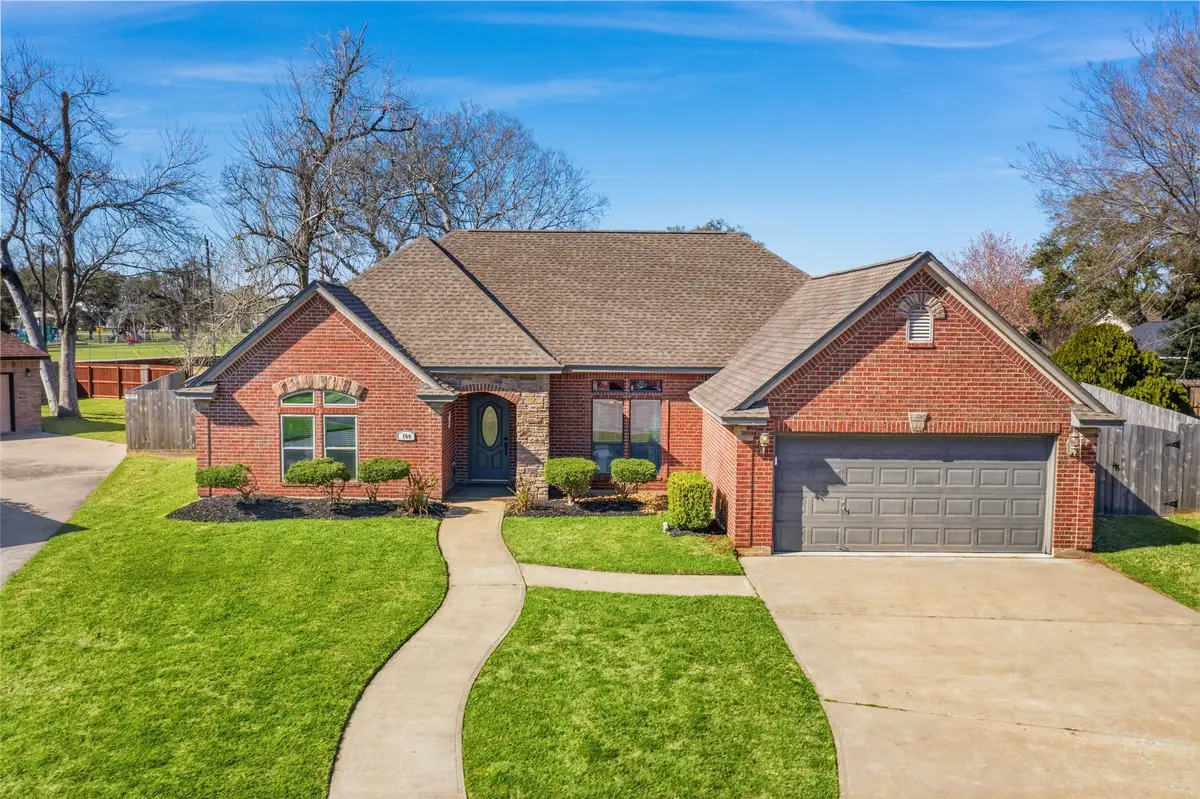 104 Hamilton Court, Clute, TX 77531 - #1