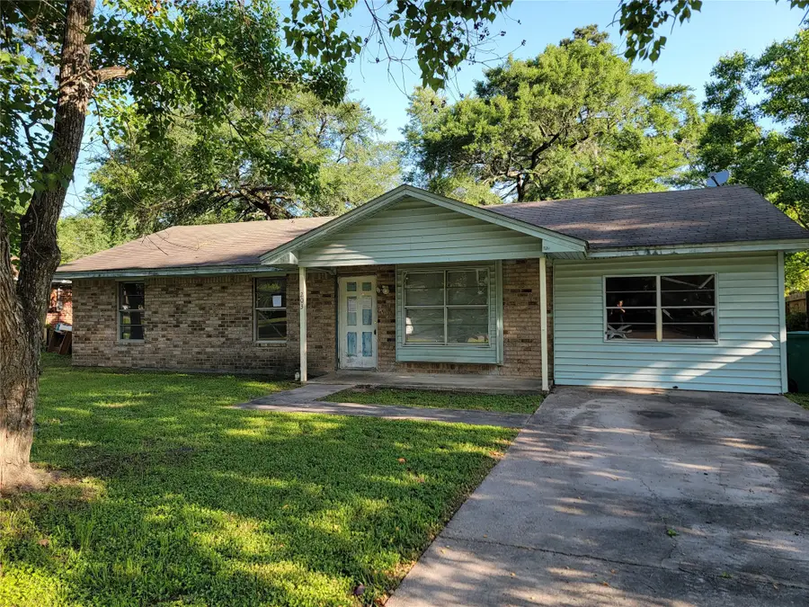 203 N Forest Drive, Willis, TX 77378 - Image #2