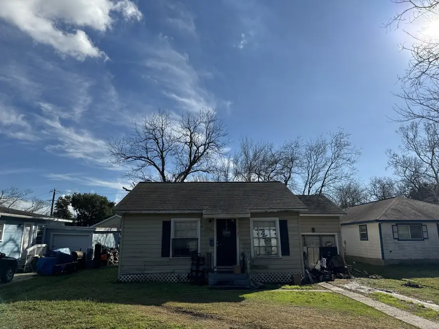 2103 3rd Avenue N, Texas City, TX 77590 - #2