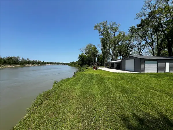 1074 W Taylor Lake Circle, Livingston, TX 77351