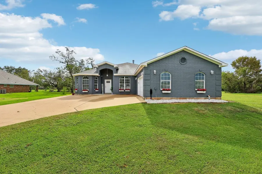396 Mill Road, Angleton, TX 77515 - Image #2