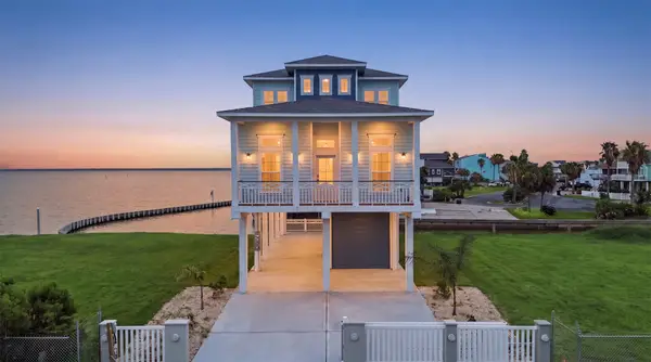 107 Gulf Drive, Tiki Island, TX 77554