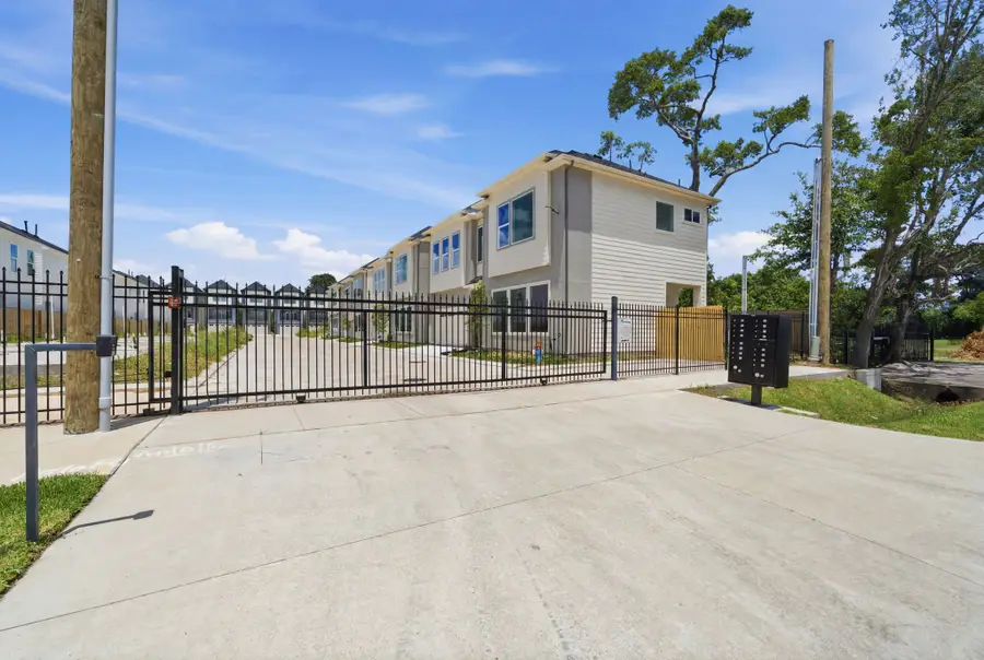 8904 Knoll Leaf Drive, Houston, TX 77080 - #3