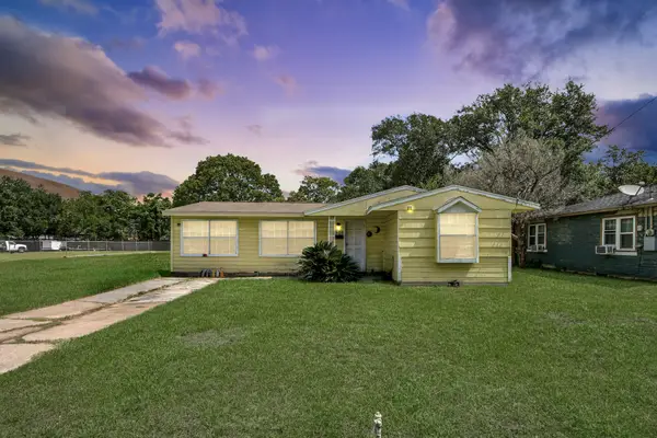 1909 Brooks Avenue, Rosenberg, TX 77471