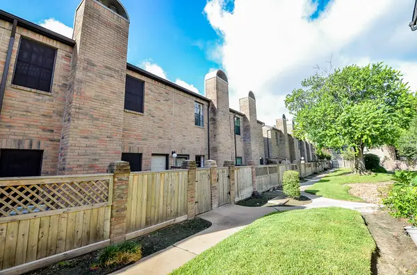 9850 Pagewood Lane #1403, Houston, TX 77042