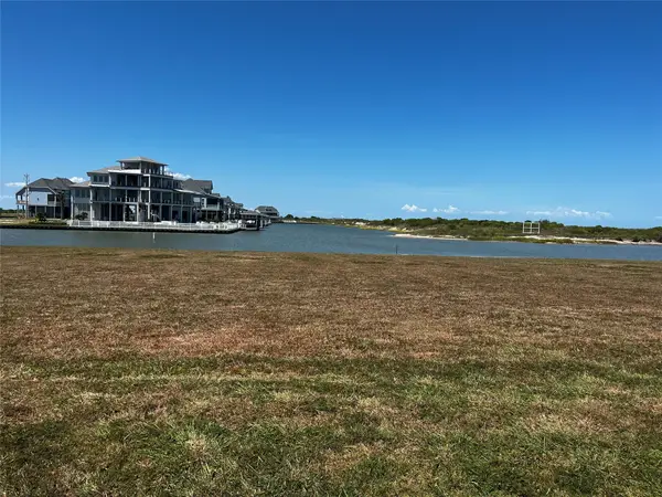 57 Water Key, Hitchcock, TX 77563