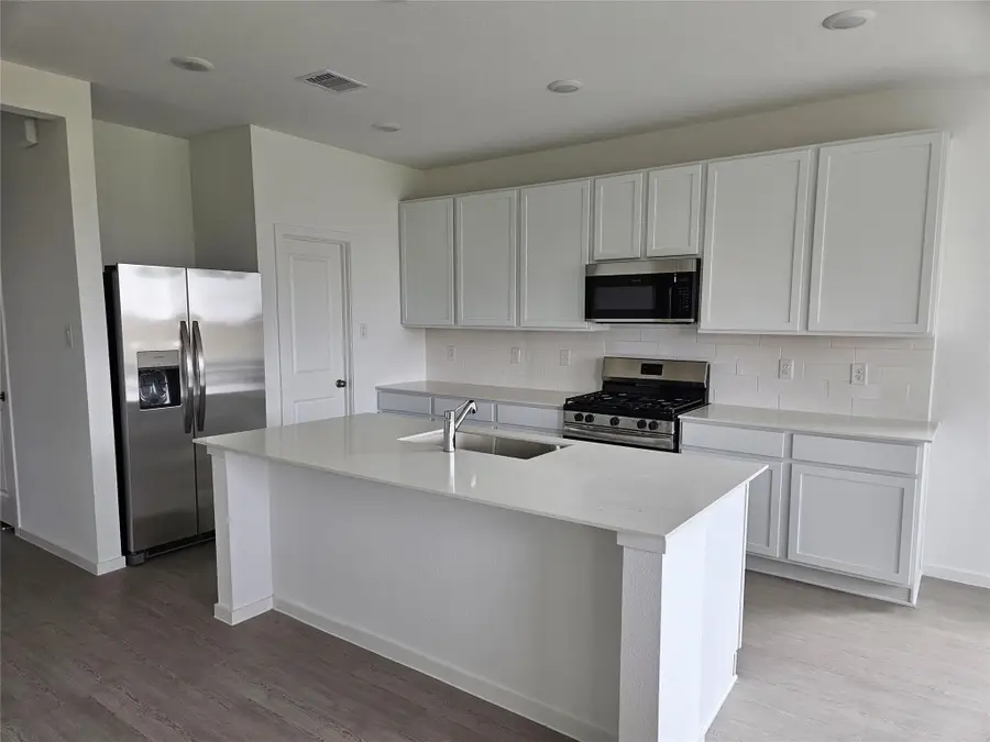 9231 Alaska Shores Drive, Baytown, TX 77521 - #2