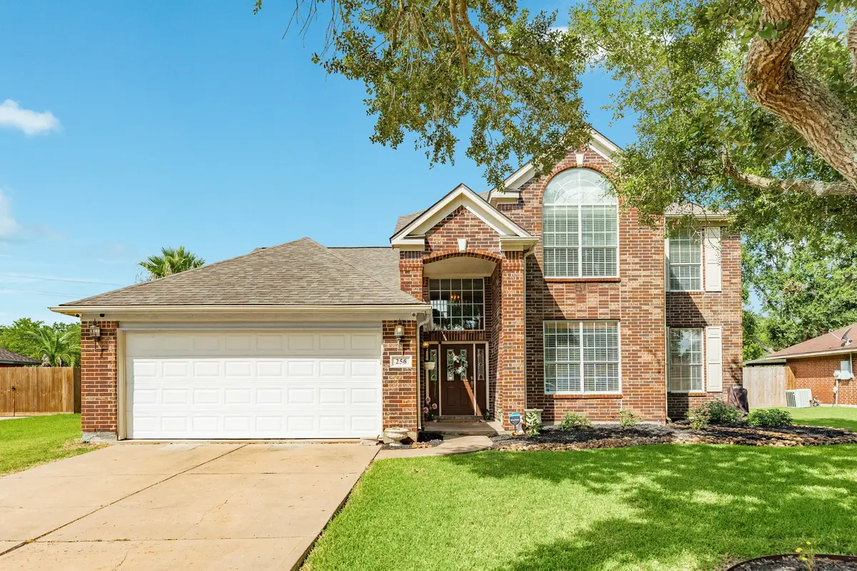 256 Plum Circle, Lake Jackson, TX 77566 - #1