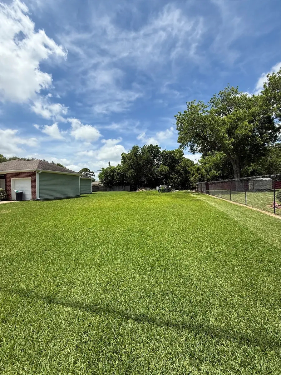 105 S Fulton Street, Texas City, TX 77591 - #3