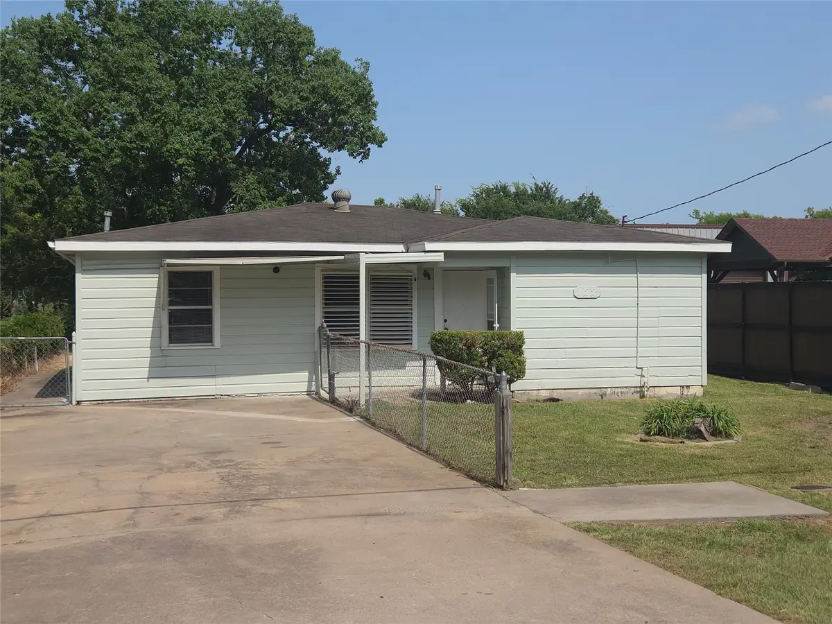 122 S Willow Street, Texas City, TX 77591 - #1