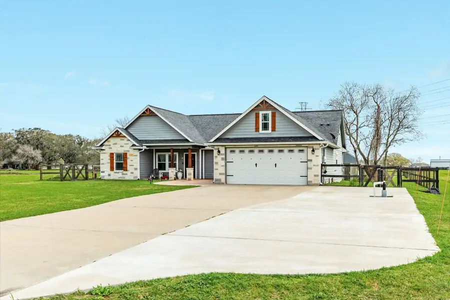 613 Winchester Trail, Angleton, TX 77515 - #2