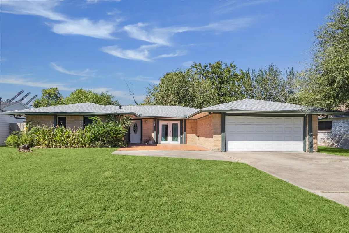 3906 Dolphin Lane, La Porte, TX 77571 - Image #1