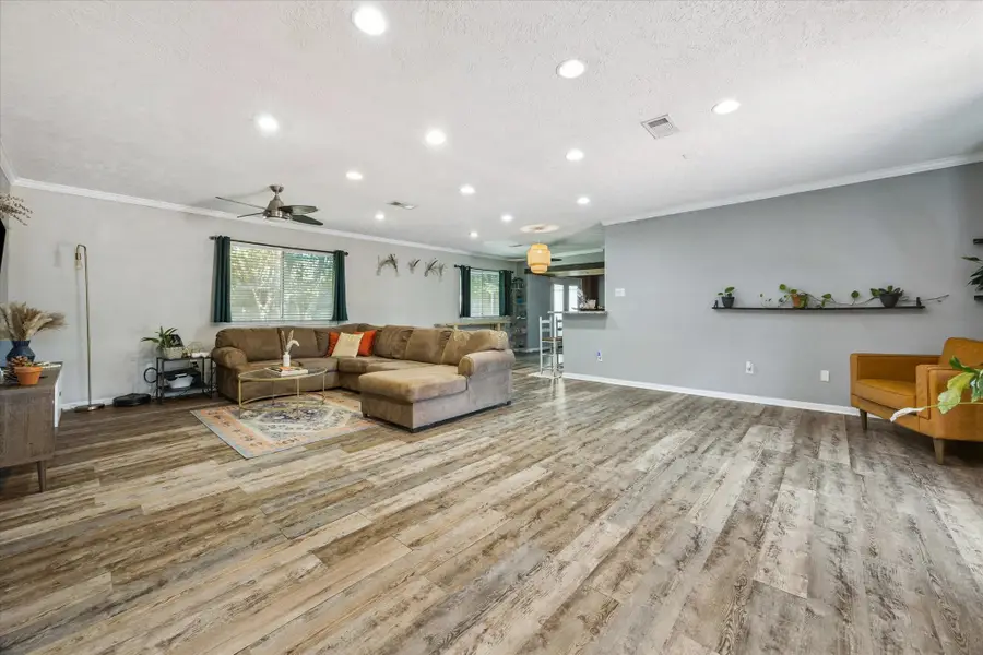 3906 Dolphin Lane, La Porte, TX 77571 - Image #2