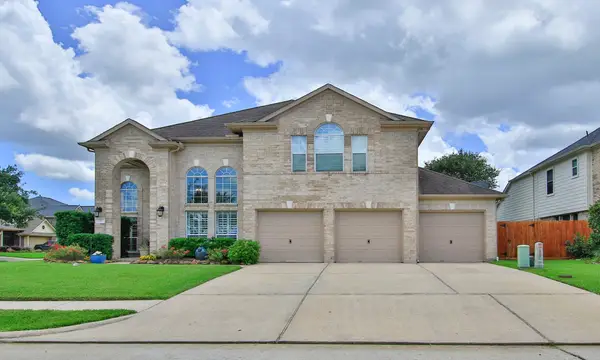 2107 N Silverthorn, League City, TX 77565