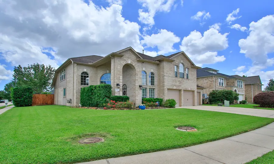 2107 N Silverthorn, Kemah, TX 77565 - #2