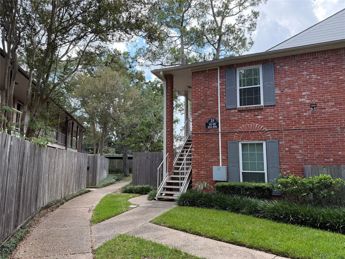 839 Wax Myrtle Lane, Houston, TX 77079 - Image #1