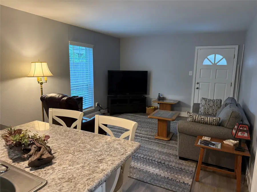 839 Wax Myrtle Lane, Houston, TX 77079 - Image #3