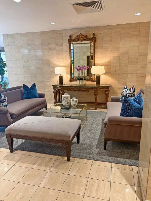 15 Greenway Plaza #14D, Houston, TX 77046