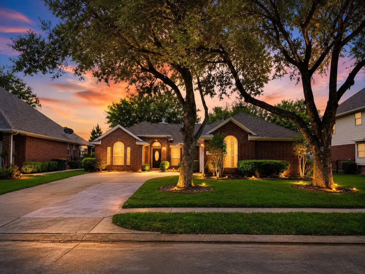 4018 Crystal Lake Circle N, Pearland, TX 77584 - #1