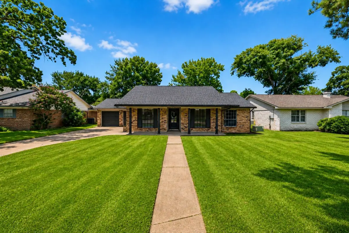 3700 Kingsway Drive, Baytown, TX 77521 - #1