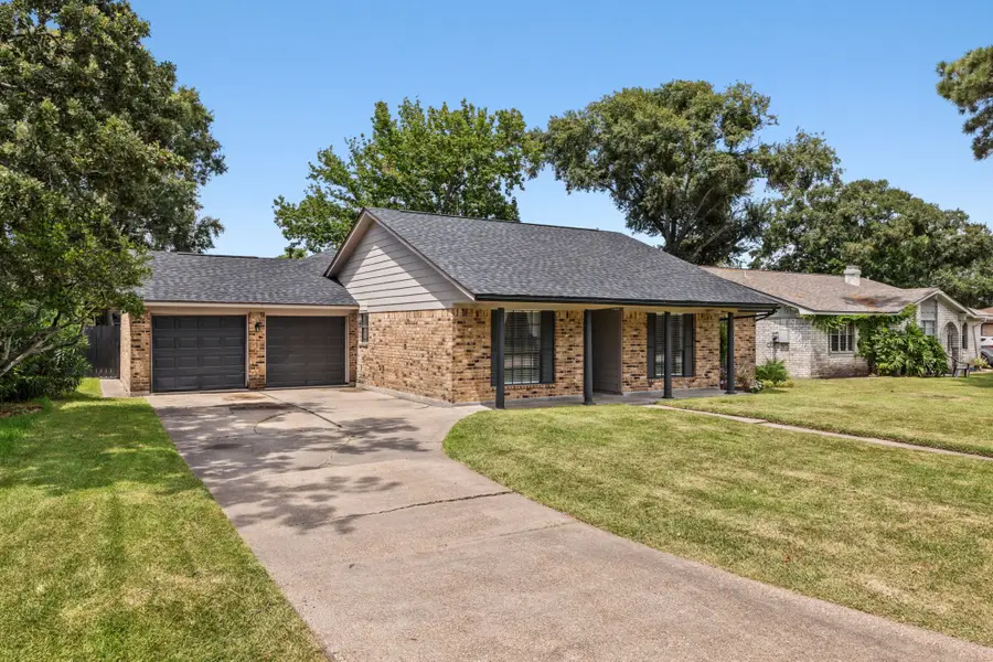 3700 Kingsway Drive, Baytown, TX 77521 - #3