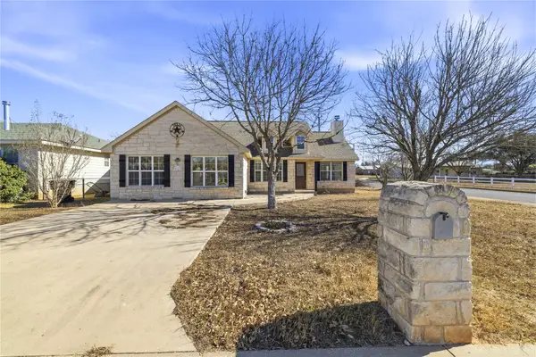 201 Green Oaks Loop, Fredericksburg, TX 78624