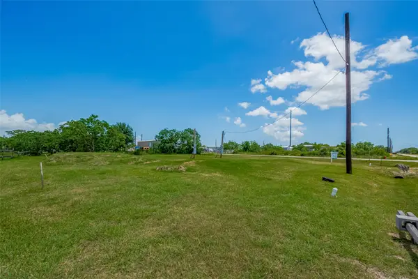 357 16th Street, Dickinson, TX 77539