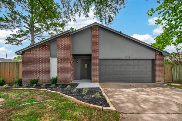 4714 39th Street E, Dickinson, TX 77539