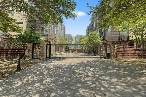 432 Trinity River Circle, Dallas, TX 75203