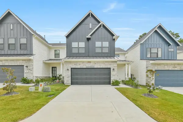 352 Summer Place Drive, Montgomery, TX 77356
