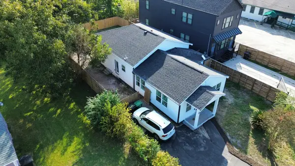 404 E 37th Street, Houston, TX 77018