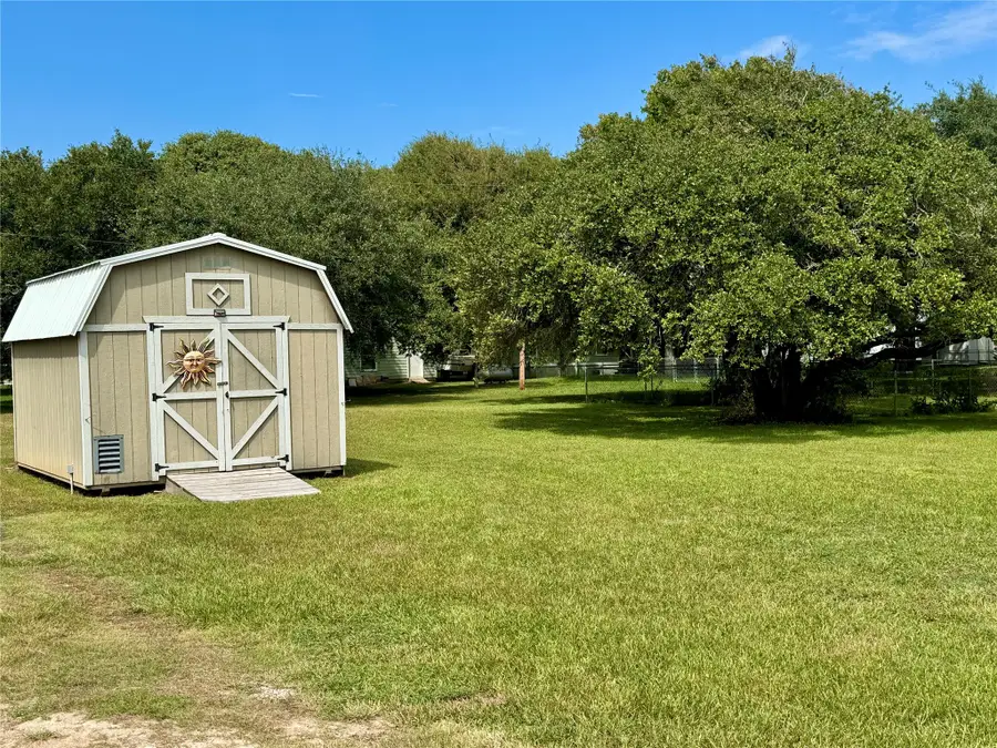 1535 Bayview Drive, Palacios, TX 77465 - Image #3