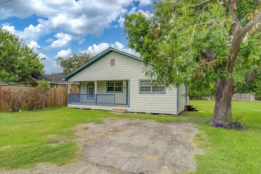 612 Harvey Street, Clute, TX 77531 - #3