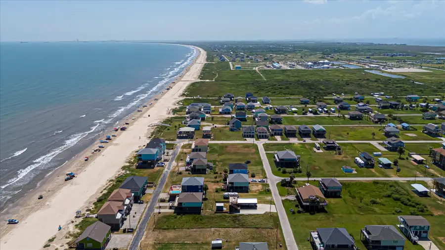 1126 Gulfview Lane, Crystal Beach, TX 77650 - Image #2