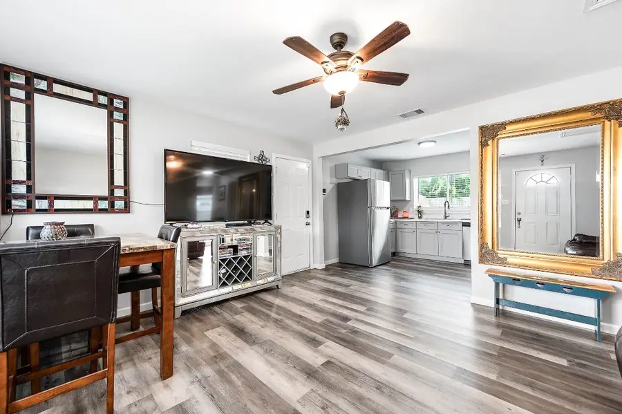 718 W 10th Street, Freeport, TX 77541 - #3