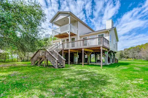 2101 7th Street, High Island, TX 77623